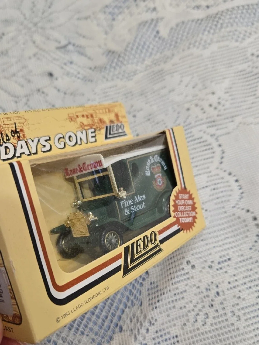 Lledo Diecast Kids Toy Vintage Green Delivery Van - 'Fine Ales & Stout'
